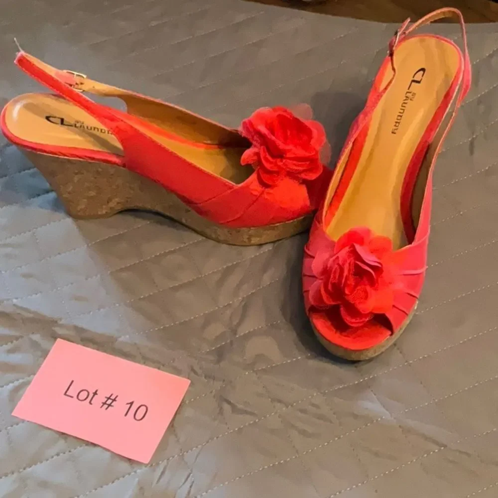 NWOT C L LAUNDRY satin upper peep toe wedges in size 11